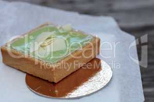 Green Keylime tart pastry with a cookie crust and white chocolat