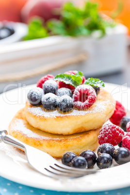 Cottage cheese pancakes, syrniki, curd fritters with berries