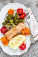 Salmon fish steamed with vegetables