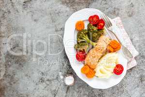 Salmon fish steamed with vegetables
