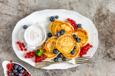 Cottage cheese fritters, pancakes with berries