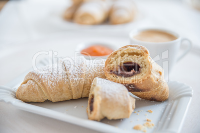 Croissant gefüllt mit Schokolade