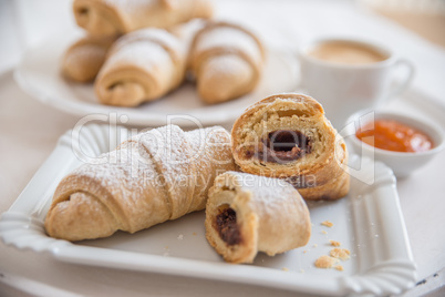 Croissant gefüllt mit Schokolade