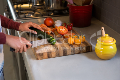 Cropped hands of woman cutting zucchini