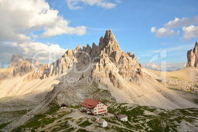 Berghütte vor Paternkofel