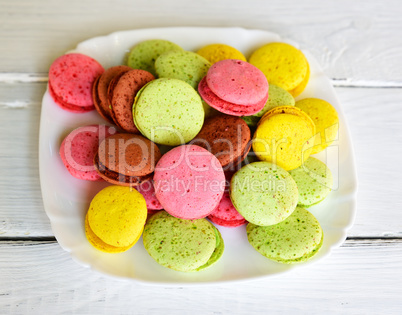 Colored almond cookies