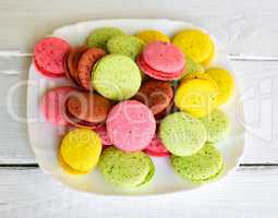 Colored almond cookies