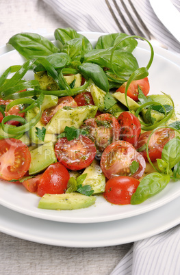Guacamole salad with pesto