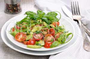 Guacamole salad with pesto