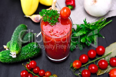 glass of freshly squeezed tomato juice