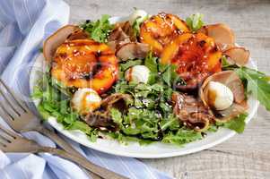 Salad of ham, nectarine and mozzarella