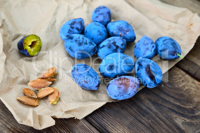 blue ripe plums and bones