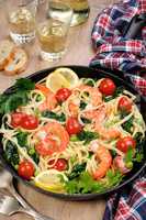 Pasta with shrimp and vegetables