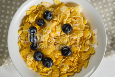 Wheaties cereal and blueberry in bowl