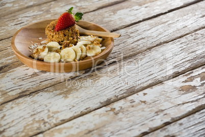 Granola bar and fruits served in plate