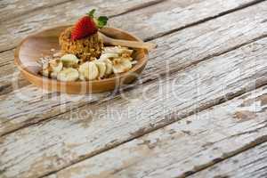 Granola bar and fruits served in plate