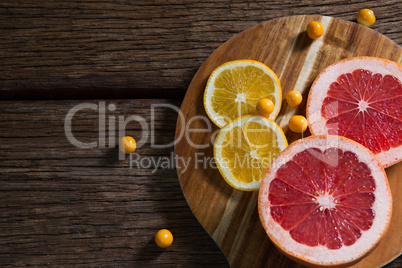 Cape gooseberry with sliced grape fruit and sweet lemon on table