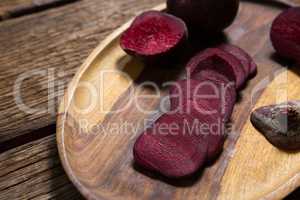 Slice of beetroots in wooden tray