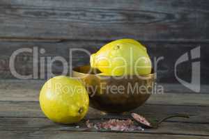 Lemon and himalayan salt on wooden table