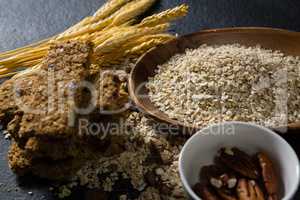 Breakfast cereal with barley and granola bar