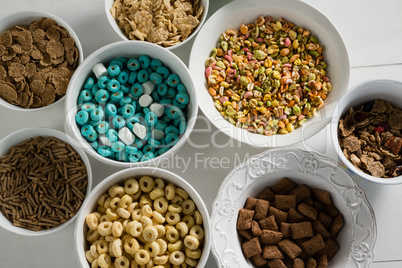 Bowls of various breakfast