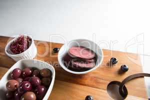 Beetroot slices with olives in bowls