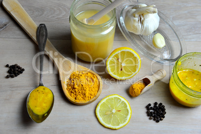 selbstgemachtes Natürliches Antibiotikum mit Honig Golden Honey