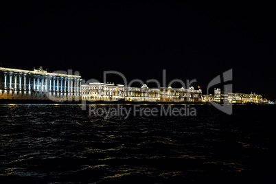 The winter Palace night in Saint Petersburg .