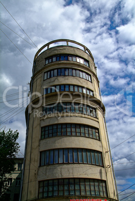 semicircular old house in Moscow near the Kiev railway station