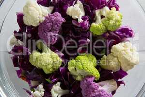 Close-up of red cabbages with cauliflowers in bowl