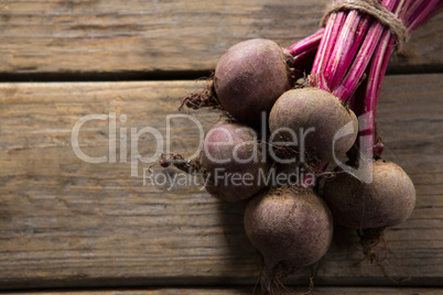 Tied beetroot of wooden table