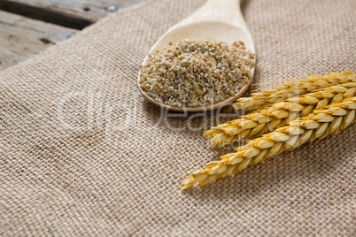 Grain cracked cereal with barley