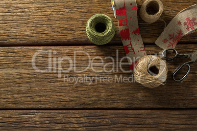 Thread and jute spools with scissor