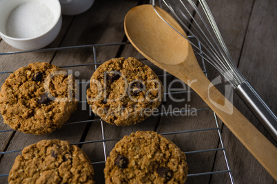 Fresh baked cookies kept over a cooling rack