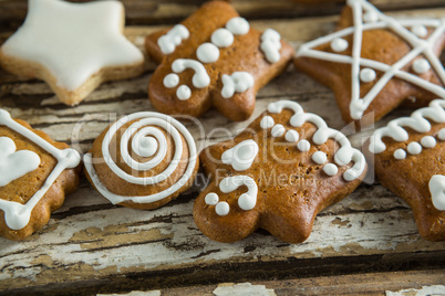 Gingerbread cookies arranged on wooden plank