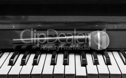 Piano and wireless microphone
