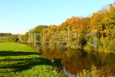 Herbst an der Ruhr zwischen Wickede und Neheim