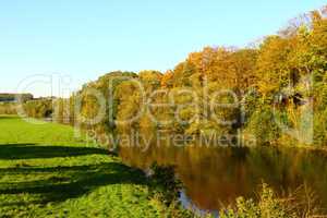 Herbst an der Ruhr zwischen Wickede und Neheim