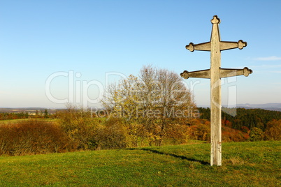 Das Caravaca Kreuz oberhalb von Kloster Kirchberg