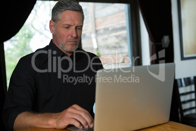 Bar tender using laptop