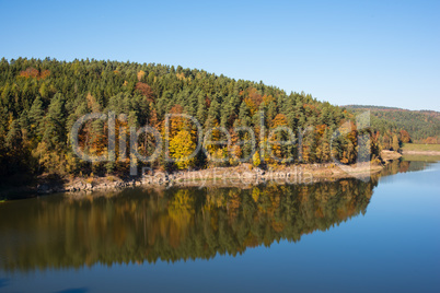 Ufer am Stausee