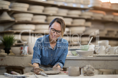 Female potter molding plate with hand tool