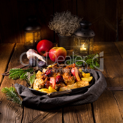 Chicken pieces with fruit and vegetables from the oven