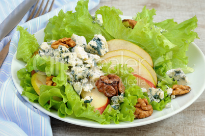 Gorgonzola salad with pear