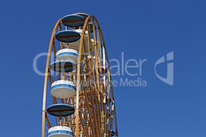 Riesenrad mit Gondeln