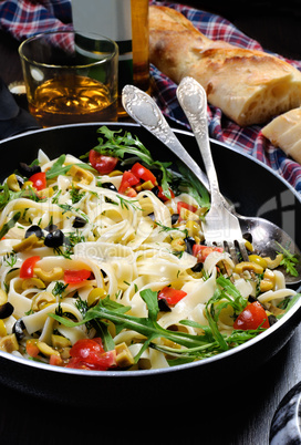 Pasta with olives and tomatoes