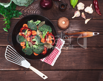 fresh vegetables in a black round frying pan