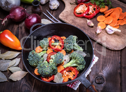 fresh pieces of broccoli, carrots and red peppers