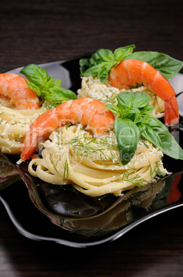 Nests of spaghetti with shrimp