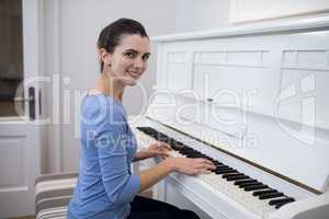 Portrait beautiful woman playing piano
